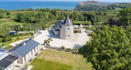 Coastal mill, panoramic stunning sea views, woodland walks and more!