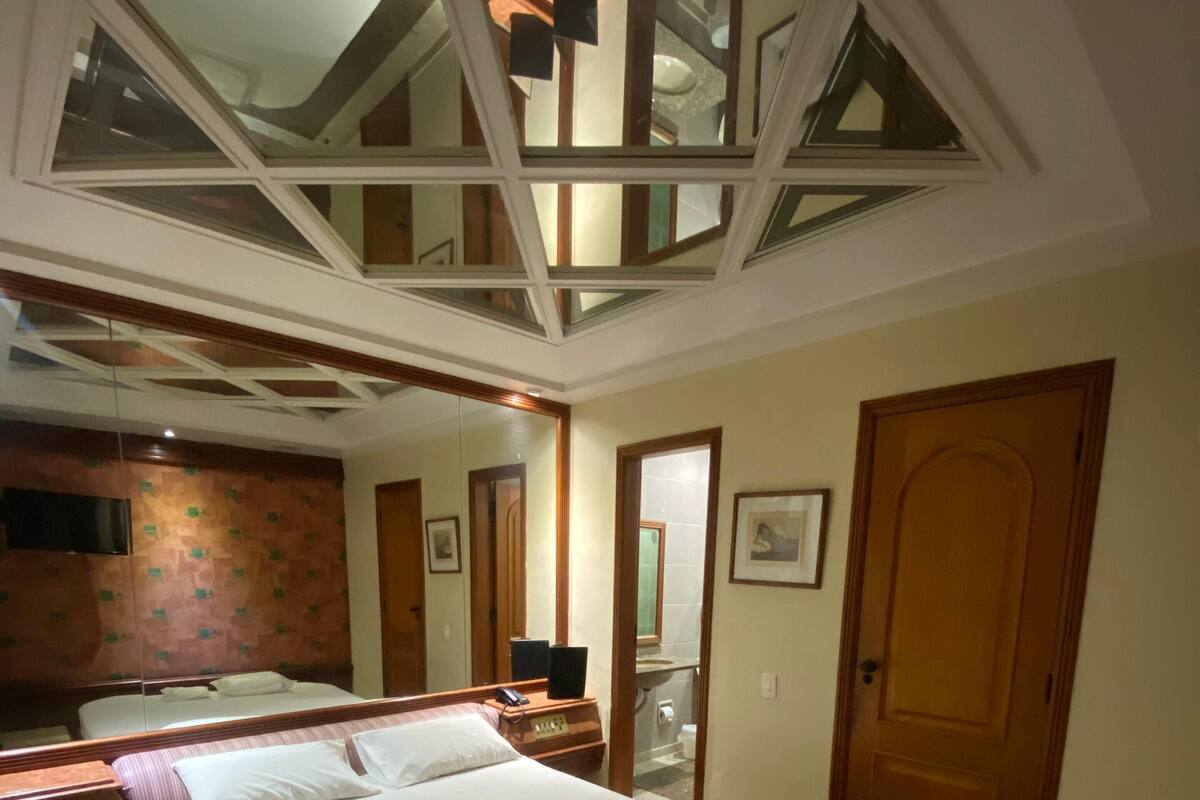 Deluxe Room | Desk, WiFi (free), bed sheets