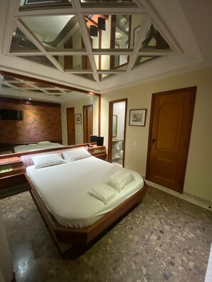 Bureau, Wi-Fi gratuit, draps fournis