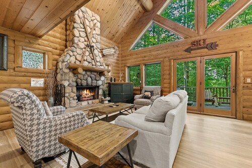 Boyne Mountain Cabin with Hot Tub Next to Skiing and Golf!