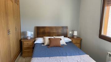3 bedrooms, iron/ironing board, travel crib, WiFi