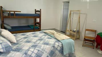 Quarto casal conforto, várias camas | Wi-Fi de cortesia