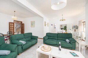 TV, fireplace - Villa Cavaco - Four Bedroom Villa, Sleeps 8 (Quarteira)