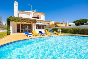 Pool - Villa Cavaco - Four Bedroom Villa, Sleeps 8 (Quarteira)