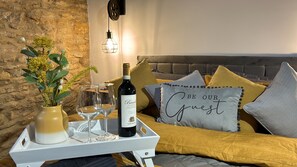 Suite estudio de lujo (King) | Ropa de cama de alta calidad, edredón y minibar