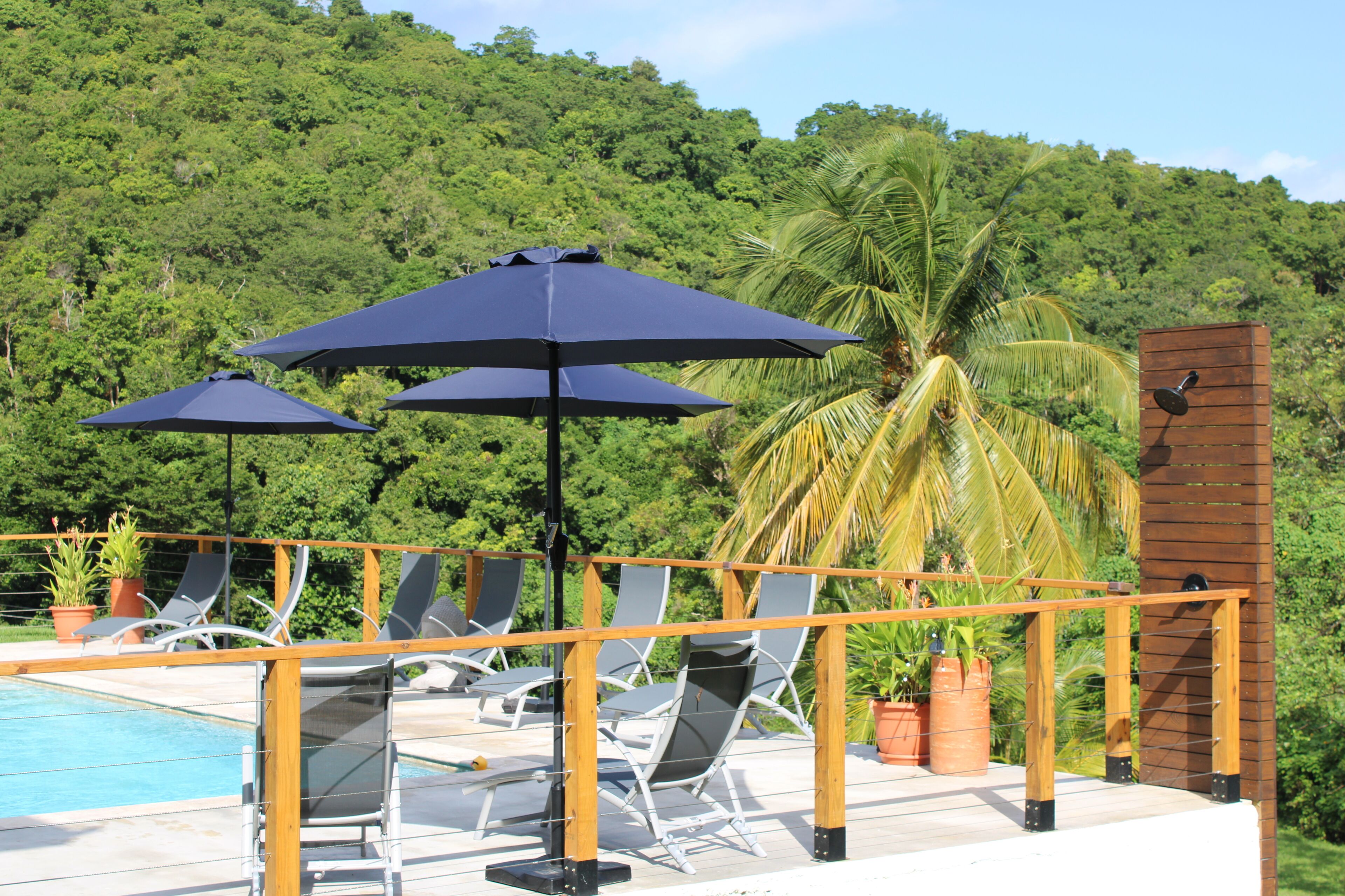 Außenpool, geöffnet von 07:00 Uhr bis 22:00 Uhr, Sonnenschirme