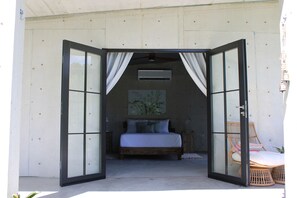 Habitación Deluxe, 1 cama de matrimonio, vistas a la montaña | Colchones viscoelásticos, caja fuerte, cortinas opacas