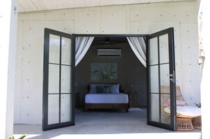 Colchones con efecto memoria y caja de seguridad en la habitación 