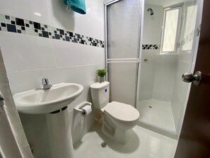 Handdukar och toalettpapper