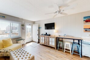 TV, DVD player - Top-floor condo with ocean view & balcony - steps to beach, near Northside Park (Ocean City)