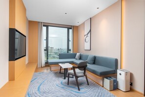 Business Suite, 1 King Bed | Down duvets, in-room safe, desk, blackout curtains - Fairfield By Marriott Chengdu Hi-Tech Zone (Chengdu)