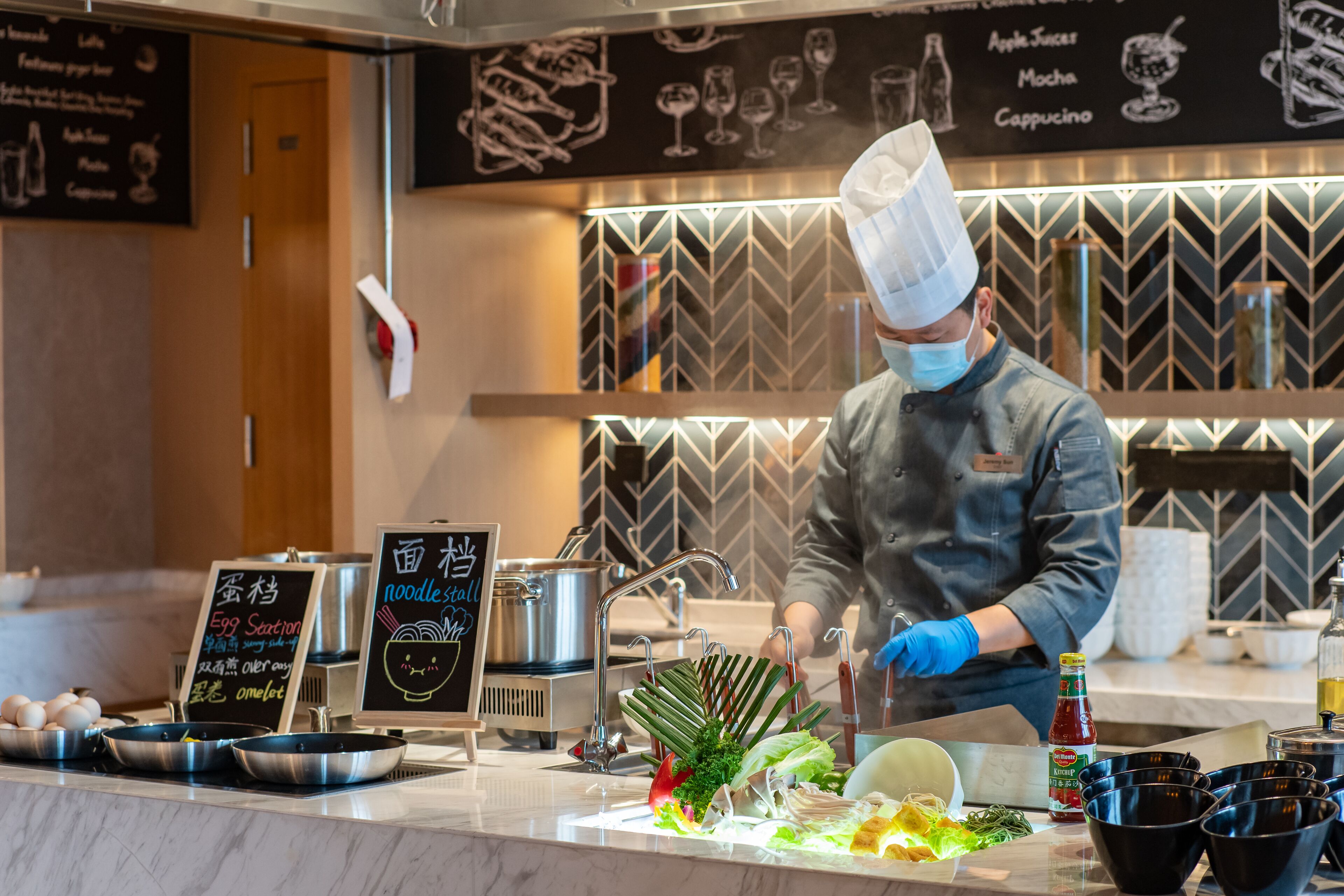 每日供应自助式早餐（每人 CNY 76）