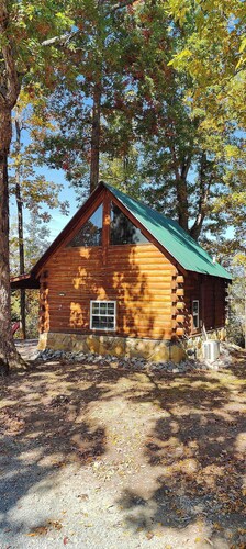 Cabin 2 - Log Cabin Retreat near Green River Lake Sleeps 5!