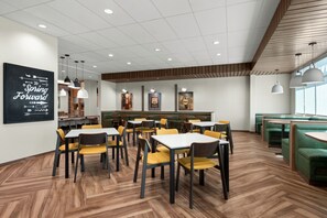 Free daily buffet breakfast  - Fairfield Inn & Suites By Marriott Victorville (Victorville)