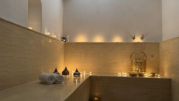 ห้องทรีทเมนท์สำหรับคู่รัก, ที่อาบน้ำแบบตุรกี/ฮัมมัม, บริการนวด