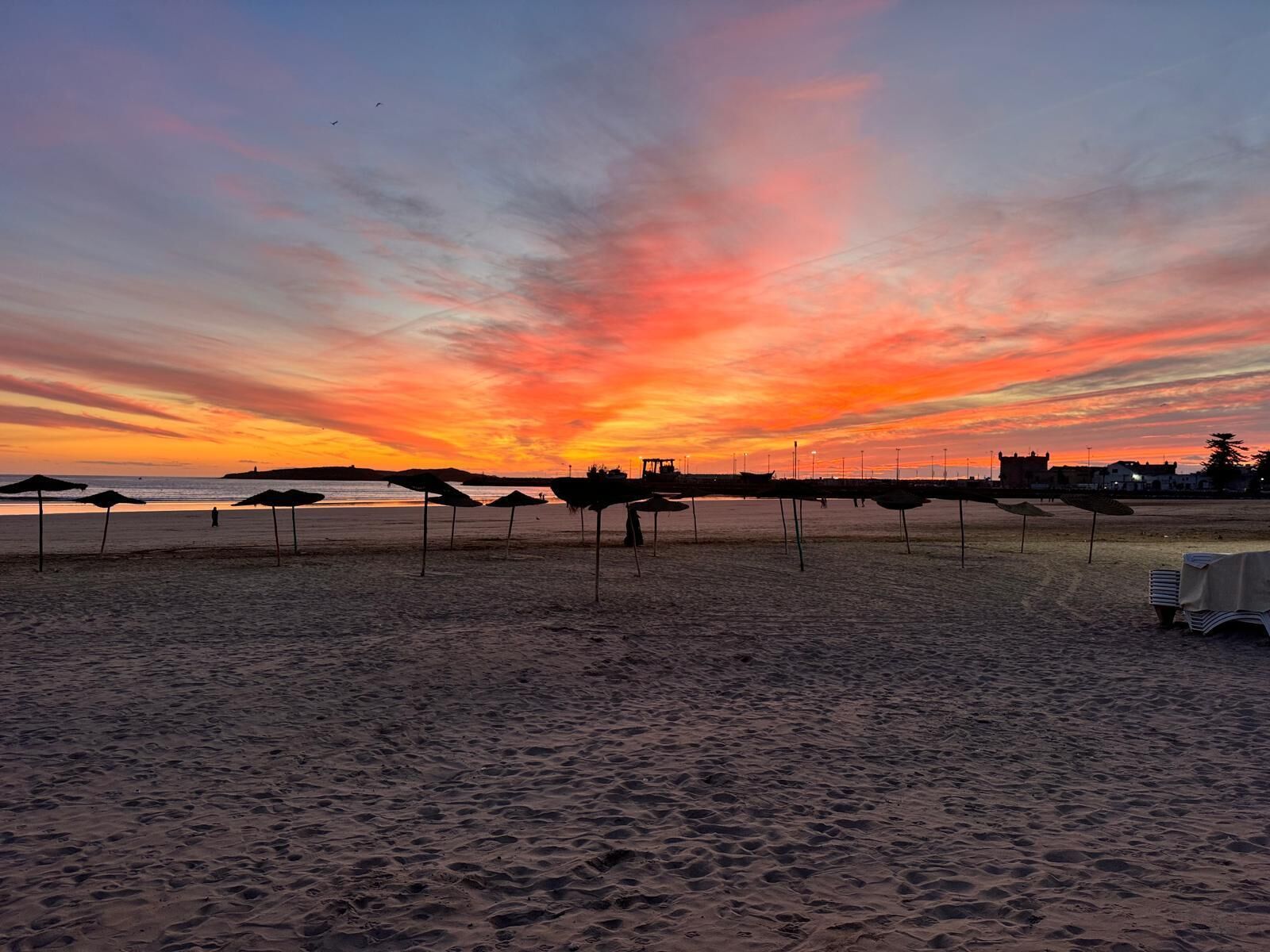 In Strandnähe, weißer Sandstrand