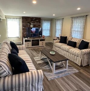 Smart TV y chimenea 