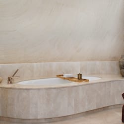 Separate tub and shower, deep soaking tub, rainfall showerhead