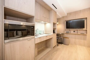 Estudio, acceso para personas con movilidad reducida | Cocina privada | Refrigerador, microondas, parrilla de estufa y lavavajillas 