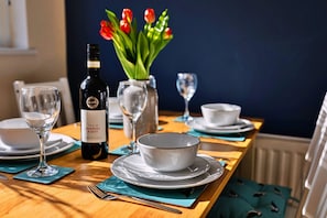 Dining - Byron Street (Amble)