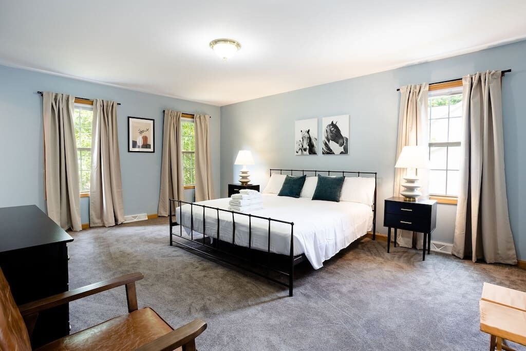 5 Minutes to Saratoga spacious 5 bedroom home