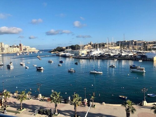 Lovely Industrial - 3 bed & 3 bath - Gzira