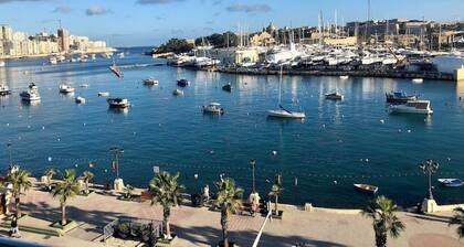 Lovely Industrial - 3 bed & 3 bath - Gzira