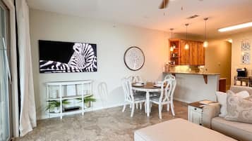 Smart TV, fireplace