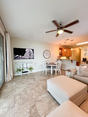 Smart TV, fireplace