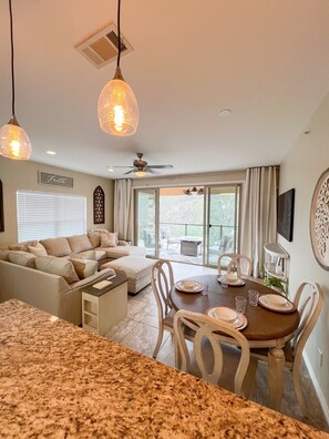 Smart TV, fireplace - Guadalupe Riverfront Condo, the River is literally in the back yard! (New Braunfels)