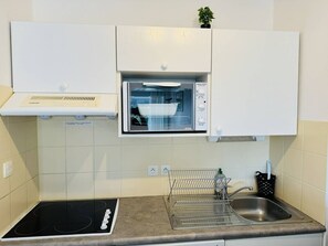 Fridge, oven, dishwasher, toaster - 2 pièces centre ville, 4 min à pied plage, parking (Quiberon)