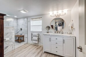 Amenidades de baño ecológicas, secadora de cabello, toallas, jabón 