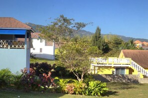 Property grounds - Cool Vibes Vacation (Priory)