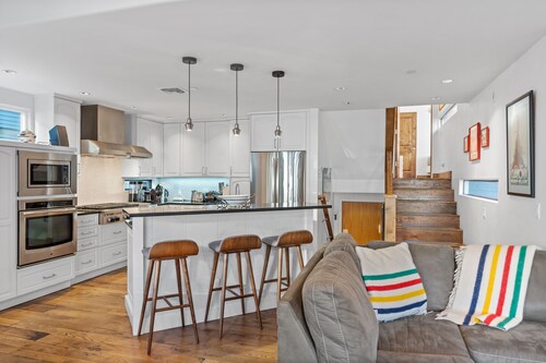 Alpine Artistic: Bright & Modern