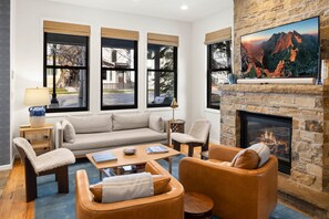 TV, fireplace - Alpine Meadows Victorian Getaway: 3 bed/4 bath (Telluride)