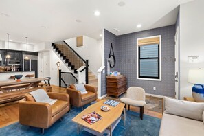 TV, fireplace - Alpine Meadows Victorian Getaway: 3 bed/4 bath (Telluride)