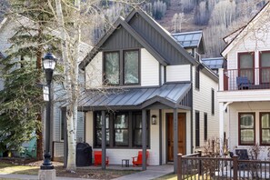 Exterior - Alpine Meadows Victorian Getaway: 3 bed/4 bath (Telluride)