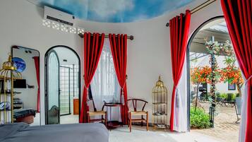 Phòng đôi Deluxe, 1 phòng ngủ, không hút thuốc, quang cảnh sân vườn | Bộ đồ giường cao cấp, chăn bông, nệm cao su hoạt tính (memory foam)