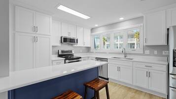 Geschirrspüler, Esstisch