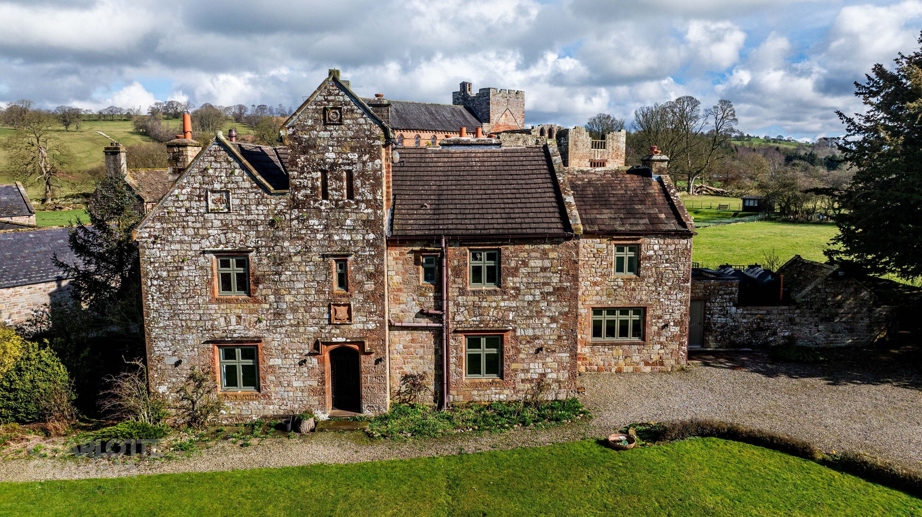 المنشأة من الخارج