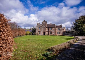 Exterior - Abbey Farm House (Brampton)
