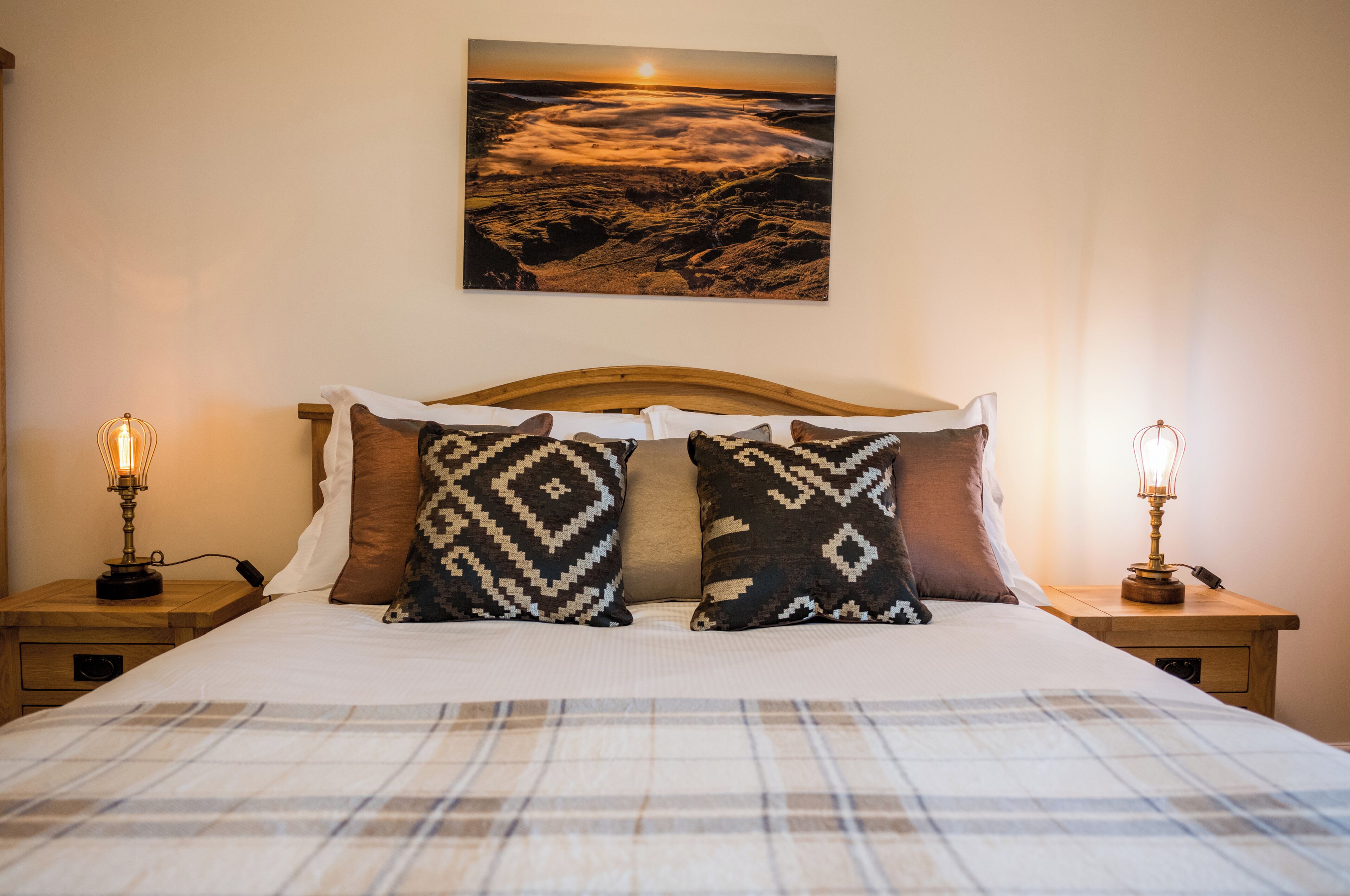 Muebles diferentes y ropa de cama 