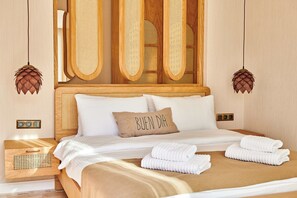 Balkonlu Deluxe Havuz Manzarali 2 Kisilik