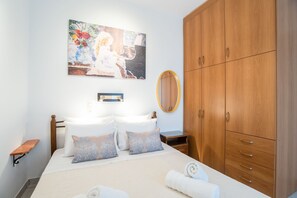 2 bedrooms - Three Bedroom Apartment 7-9 Adults First Floor (Paros)