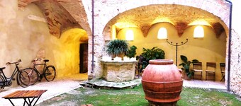 Eleganti Alloggi in un Castello Rinascimentale a Poca Distanza da Todi