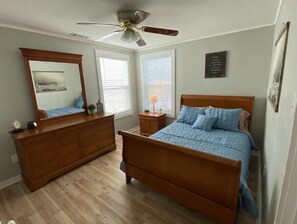 3 makuuhuonetta, työpöytä, ilmainen Wi-Fi