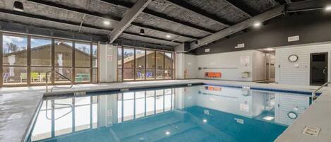Piscine couverte, piscine extérieure