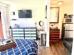 1 bedroom, iron/ironing board, free WiFi, bed sheets - Charming Studio-Free Parking (Miami)