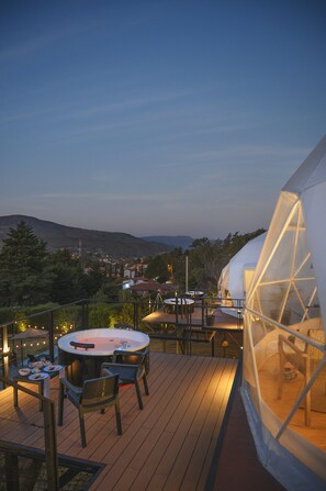 Stuga Design - 1 sovrum - balkong - utsikt mot bergen | Terrass/Patio