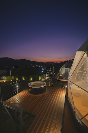 ๋์์ธ ์บ๋น, ์นจ์ค 1๊ฐ, ๋ฐ์ฝ๋, ์ฐ ์ ๋ง | ํ
๋ผ์ค/ํํฐ์ค